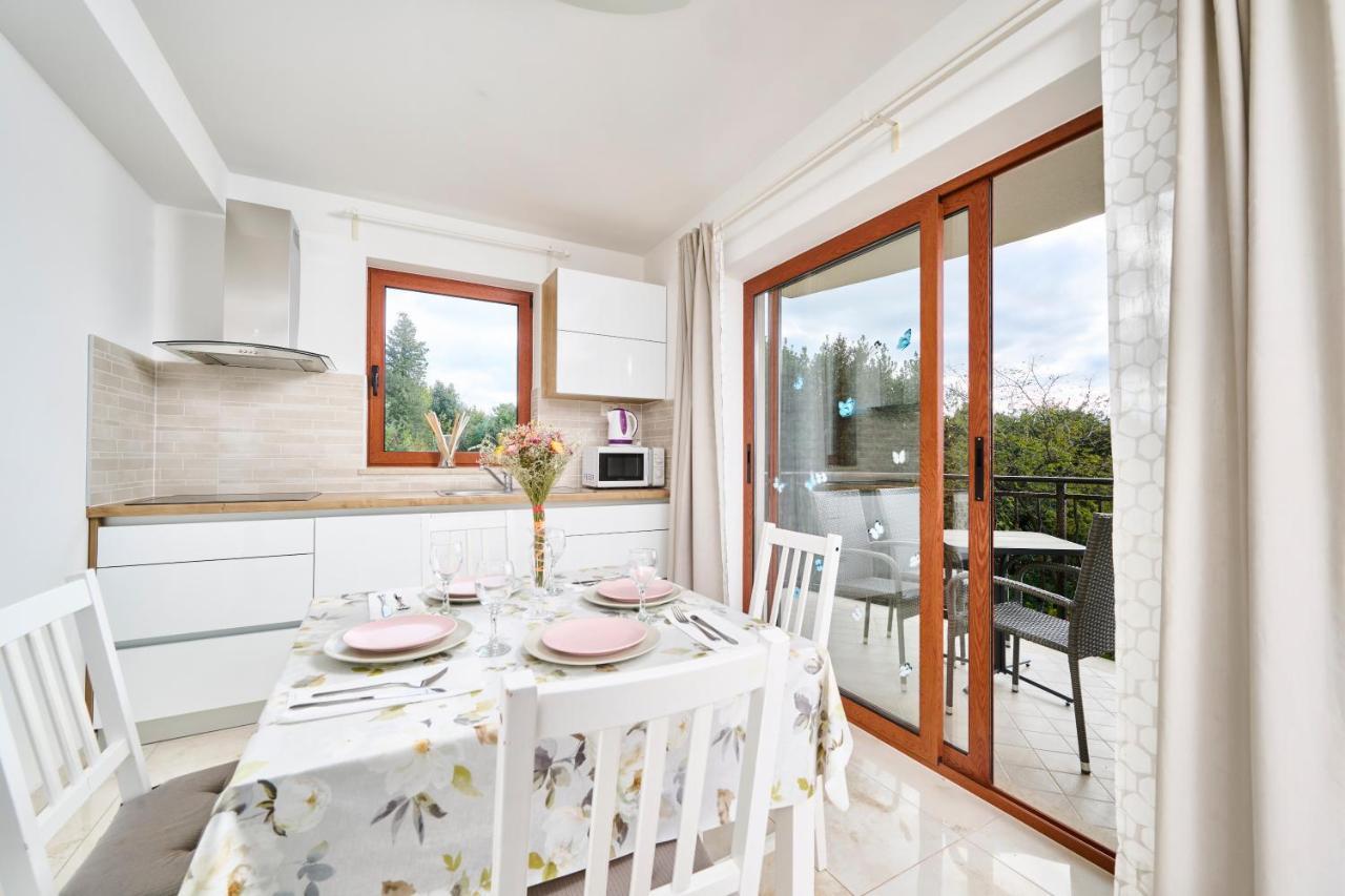 Elia Apartments Савудрия Екстериор снимка