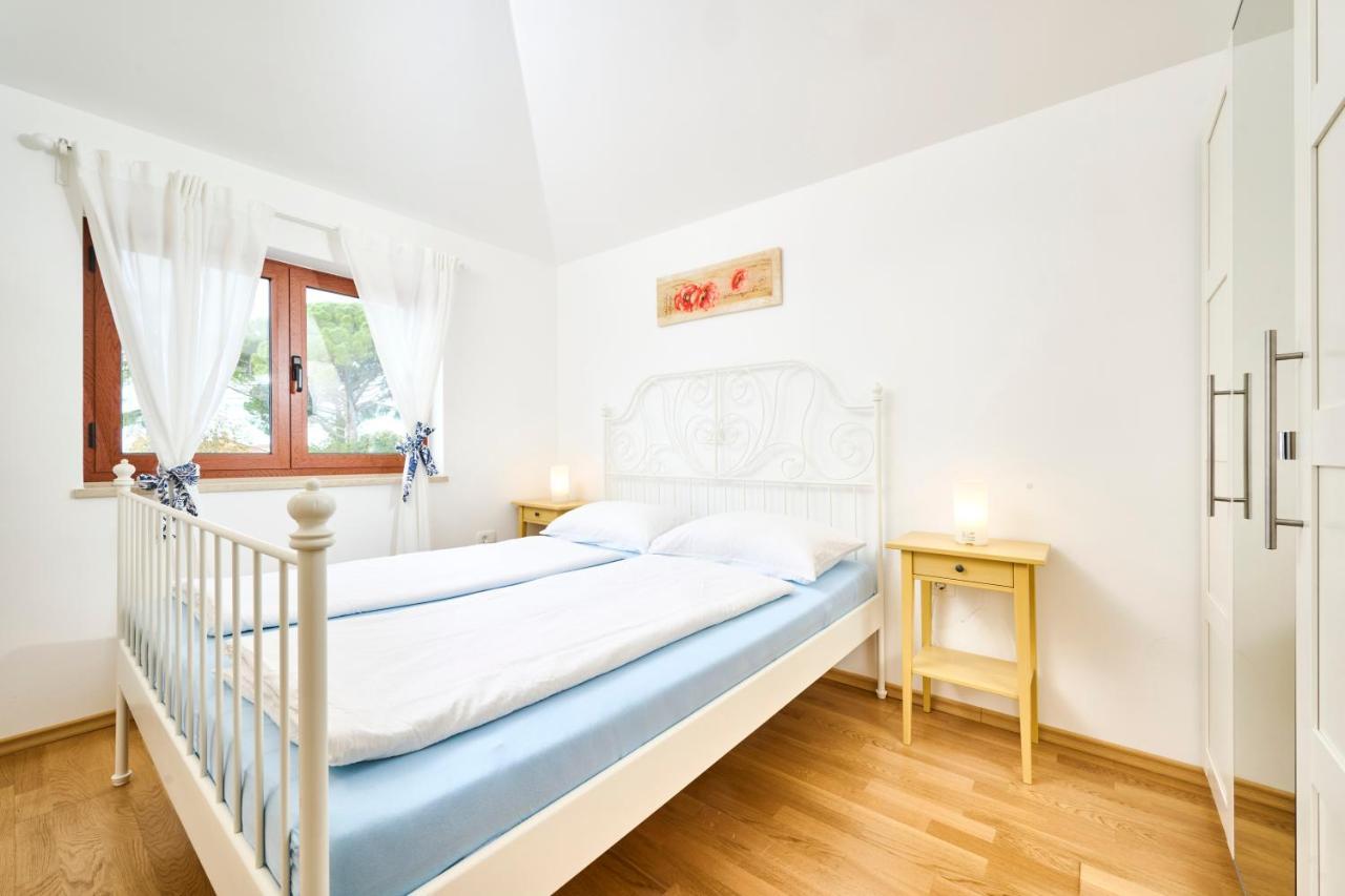 Elia Apartments Савудрия Екстериор снимка