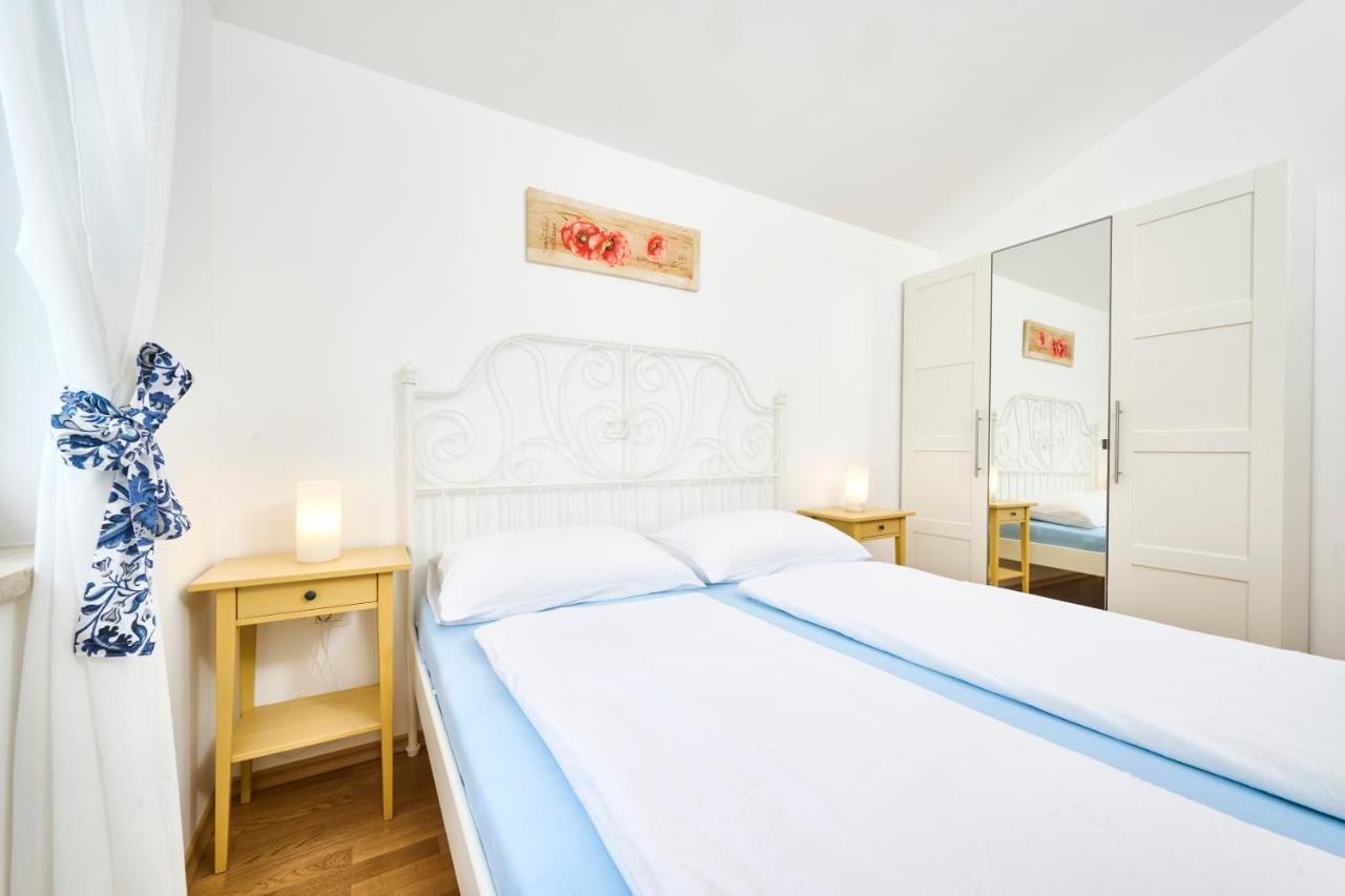 Elia Apartments Савудрия Екстериор снимка