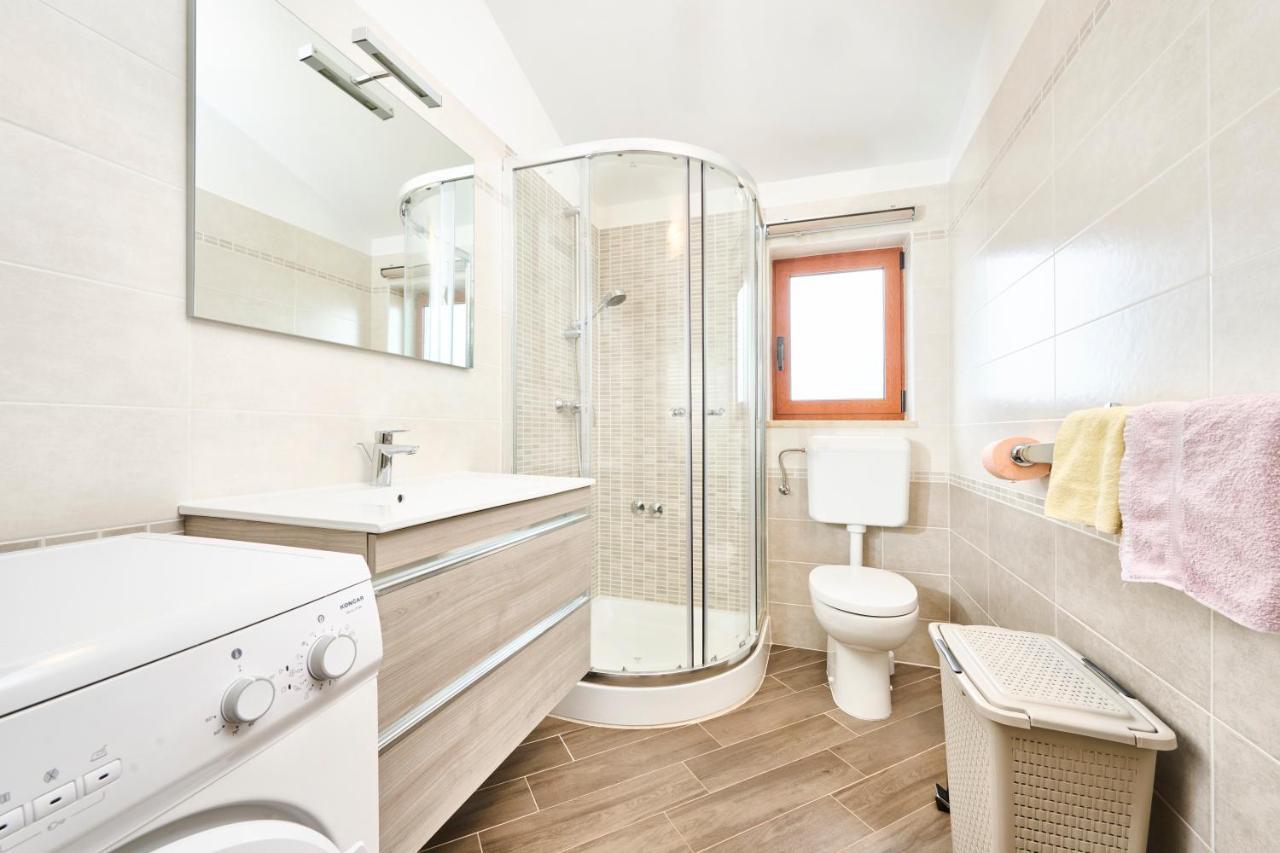 Elia Apartments Савудрия Екстериор снимка