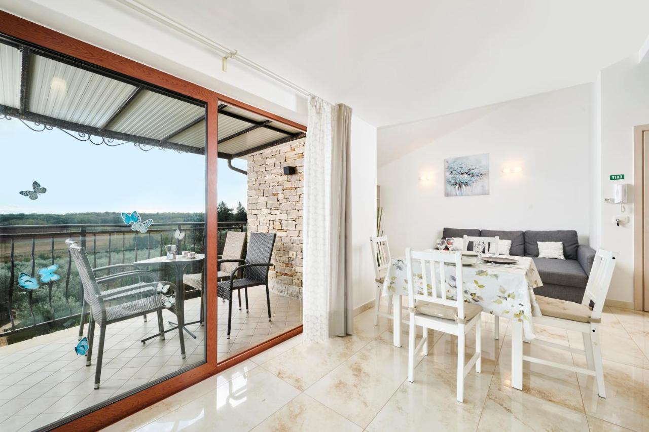 Elia Apartments Савудрия Екстериор снимка