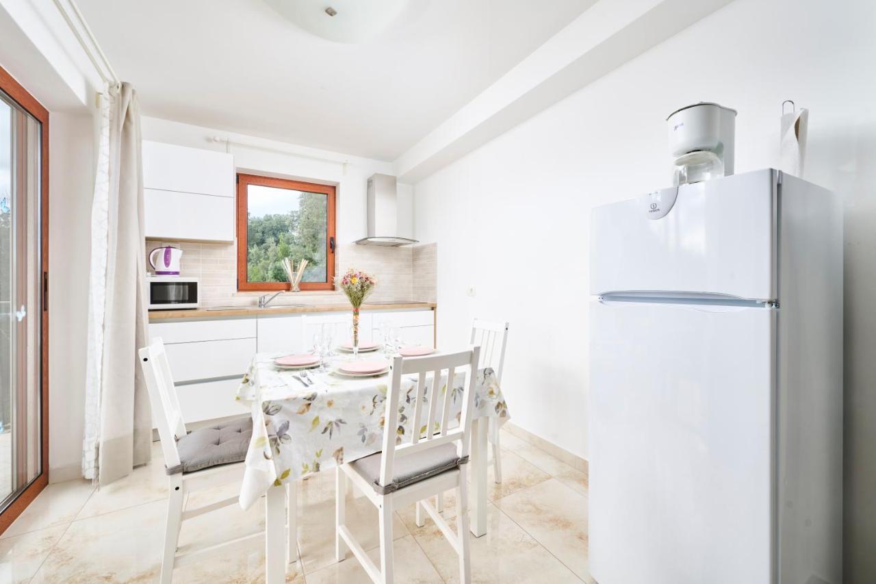 Elia Apartments Савудрия Екстериор снимка