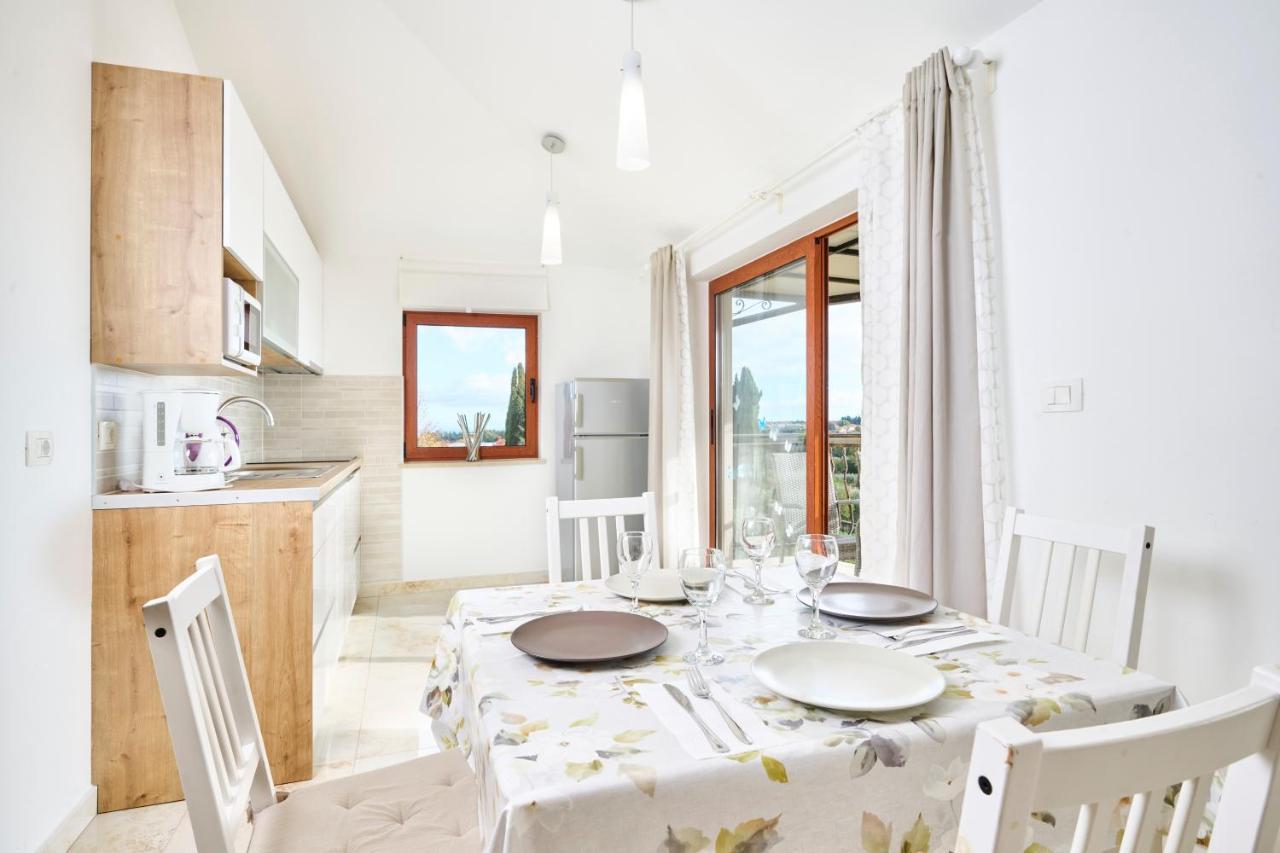 Elia Apartments Савудрия Екстериор снимка