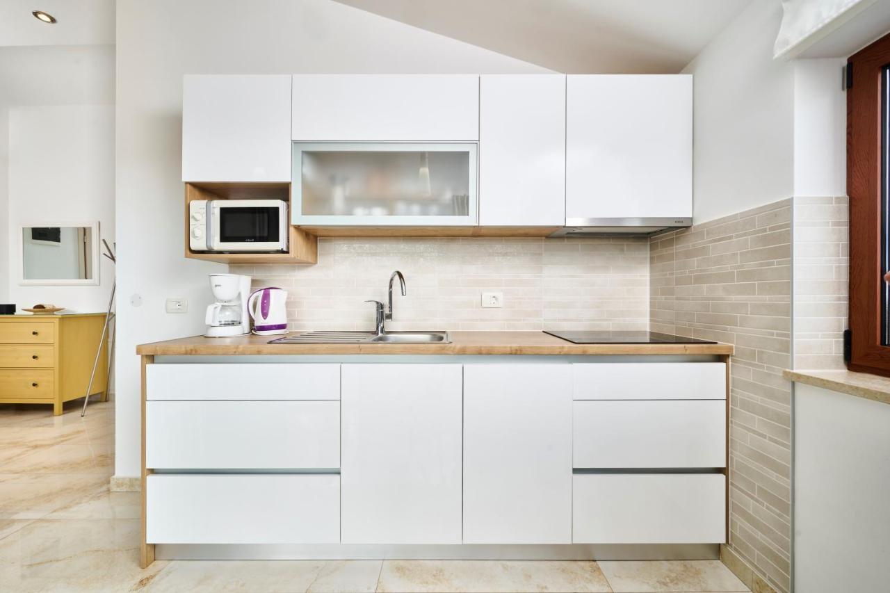 Elia Apartments Савудрия Екстериор снимка
